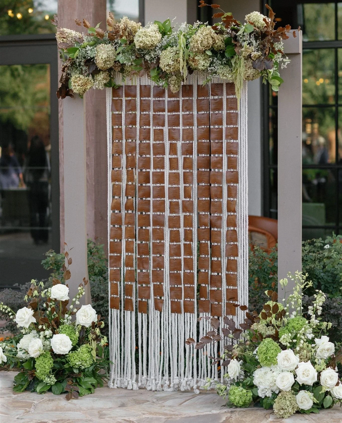 Wanted to bring a little Stockyards soul into the wedding day, so we leaned into rope + leather for this seating chart at Hotel Drover. A nod to Fort Worth, but still totally tailored to the couple.⁠
⁠
Side note: next time I think &ldquo;oh, I&rsquo;