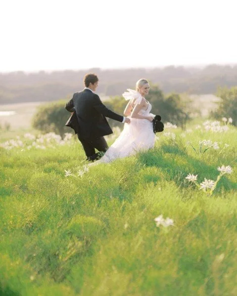 What I love most about photos like this is the movement &mdash; the little in-between moments that actually feel like the day. Not posed, just alive⁠

Venue: Private Ranch⁠
Planning + Design: @shannonroseevents⁠
Photography: @rachelelainephoto⁠
HAMU: