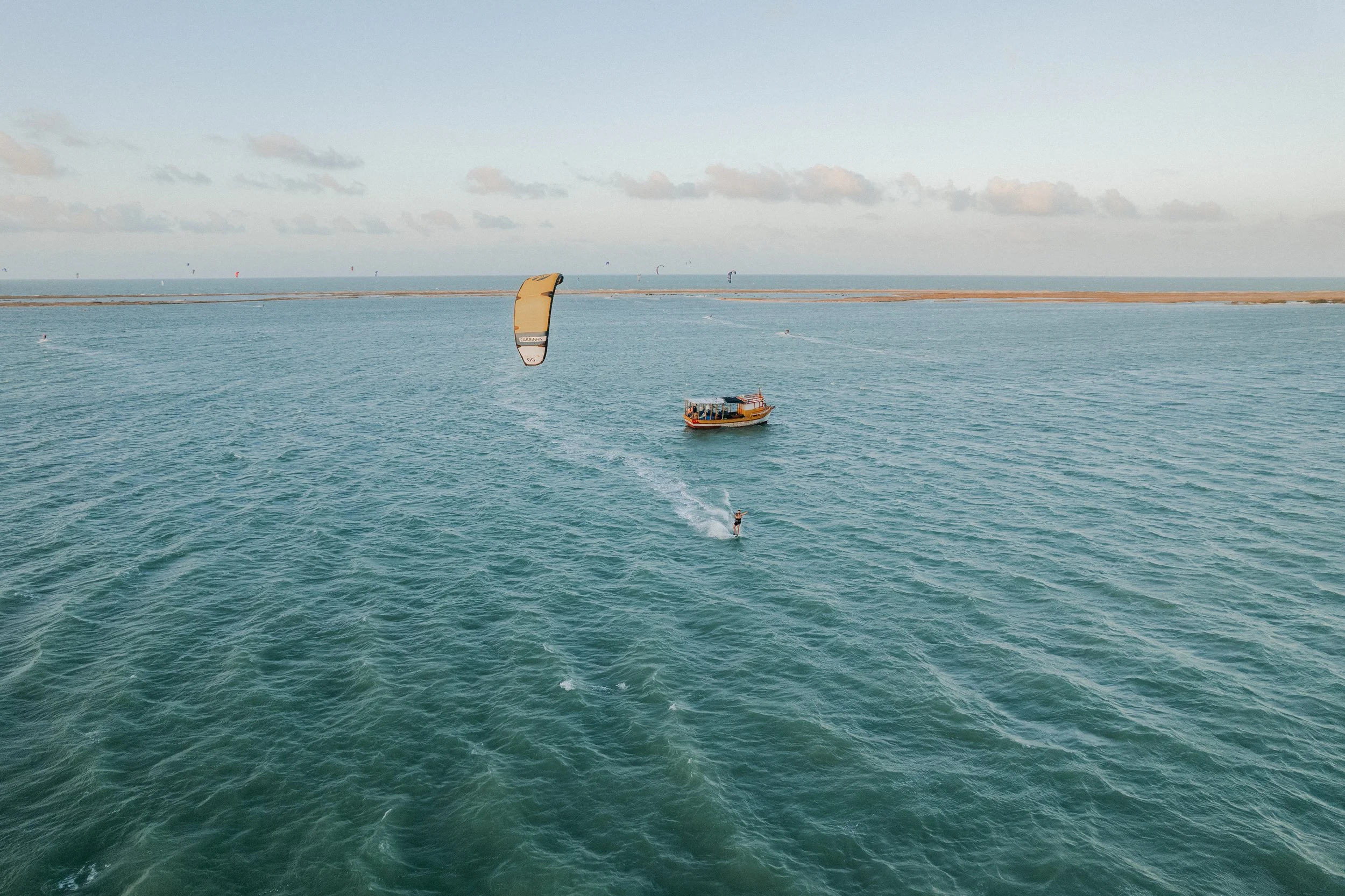 Ilha do Guajiru: um dos melhores lugares do mundo para aprender kitesurf e wingfoil