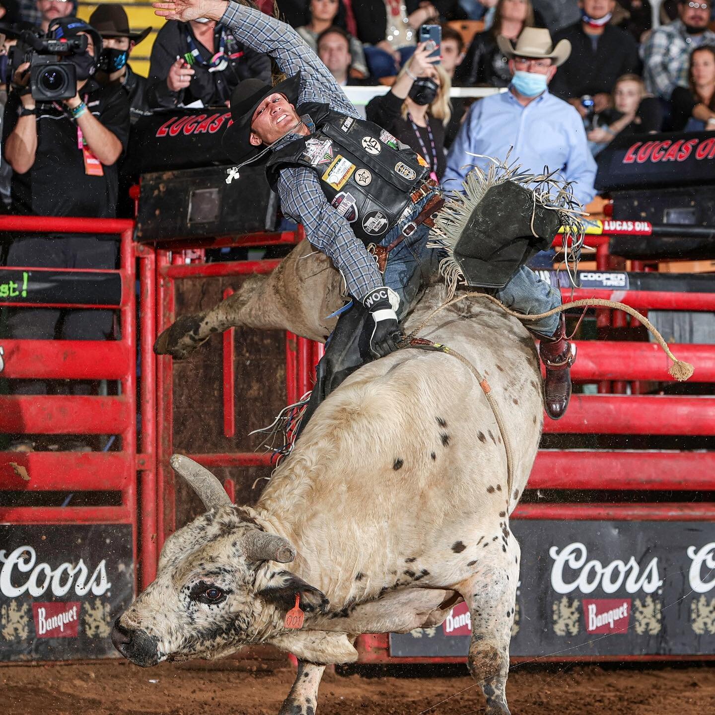 Big bulls. Big rides. Big fans! 🐮🤠🥳⁠⁠
⁠⁠
⁠⁠
It all felt normal last week with the amazing fans in Fort Worth, Texas. The energy they exuded made everyone excited to be there doing the job we all love. The bull pen was one of the best you will ever