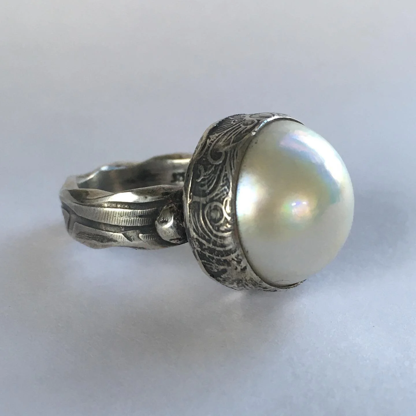 #mabepearl #statementring #oxidizedsilverjewelry @urbinadesigns