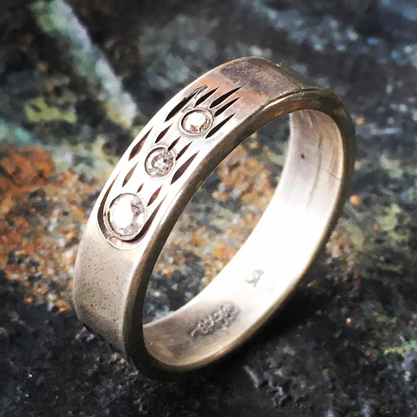 A #comet blazing across the sky, leaving a dazzling in it&rsquo;s wake. #diamondring #ringforhim #uniqueweddingband @urbinadesigns