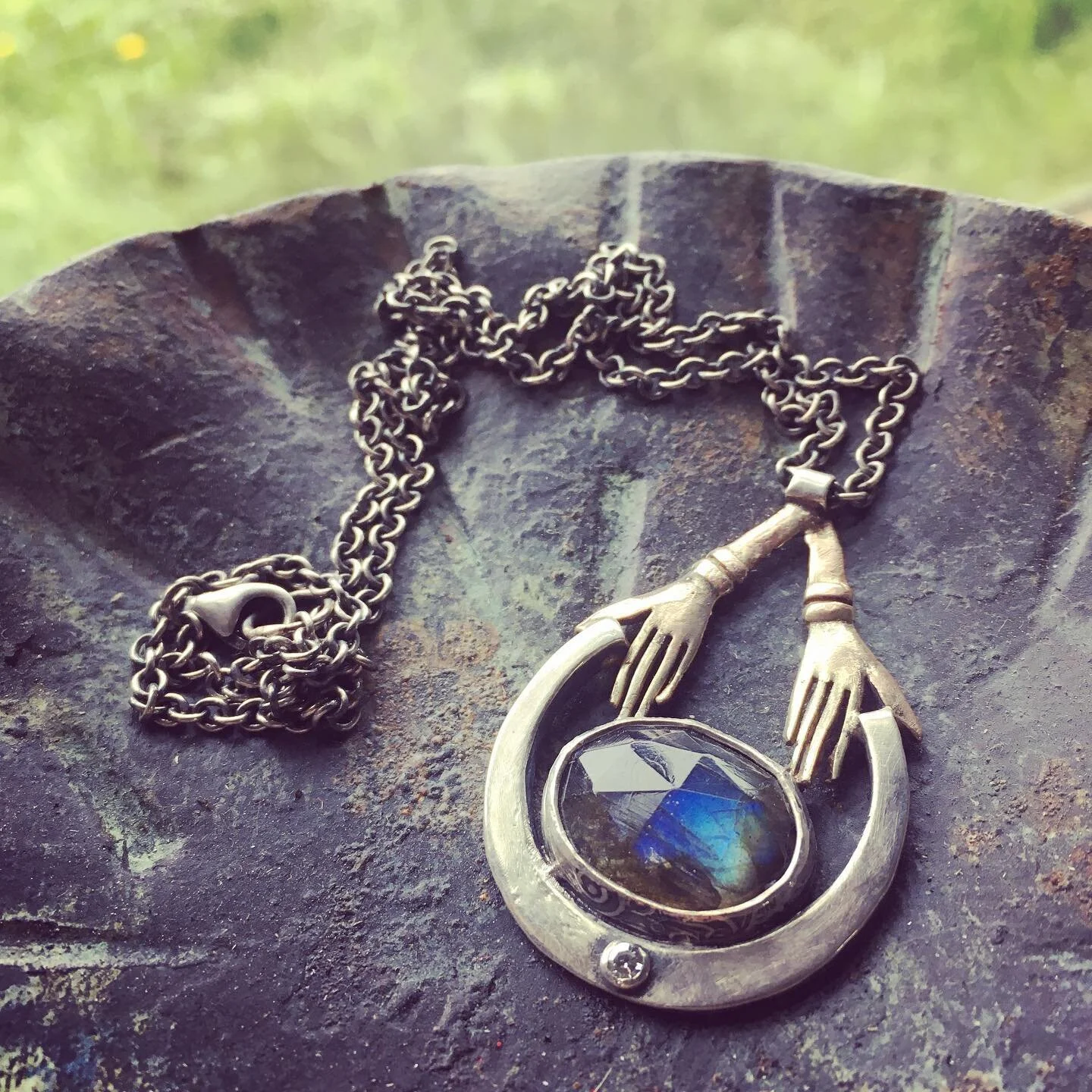 #healinglabradorite #goldhands #rosecutdiamond #silverpendant @urbinadesigns