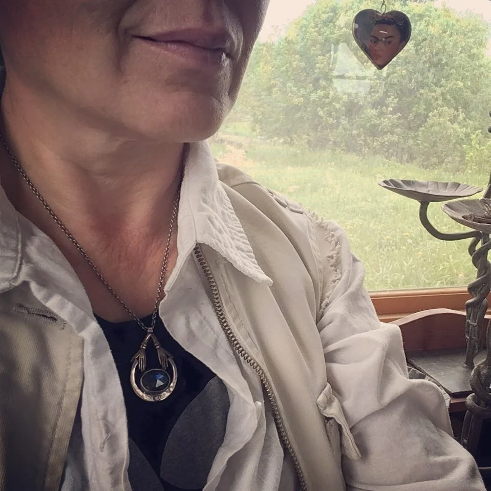 #healinglabradorite #goldhands #rosecutdiamond #silverpendant @urbinadesigns