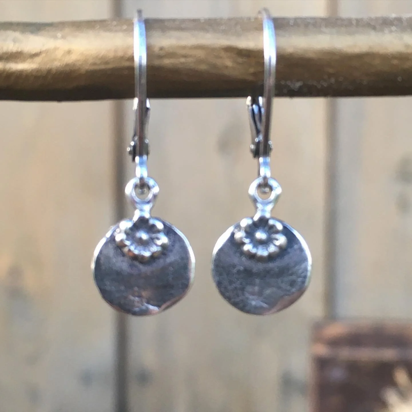 Cute #flowercpin #silverearrings . You&rsquo;ll never take them off. @urbinadesigns