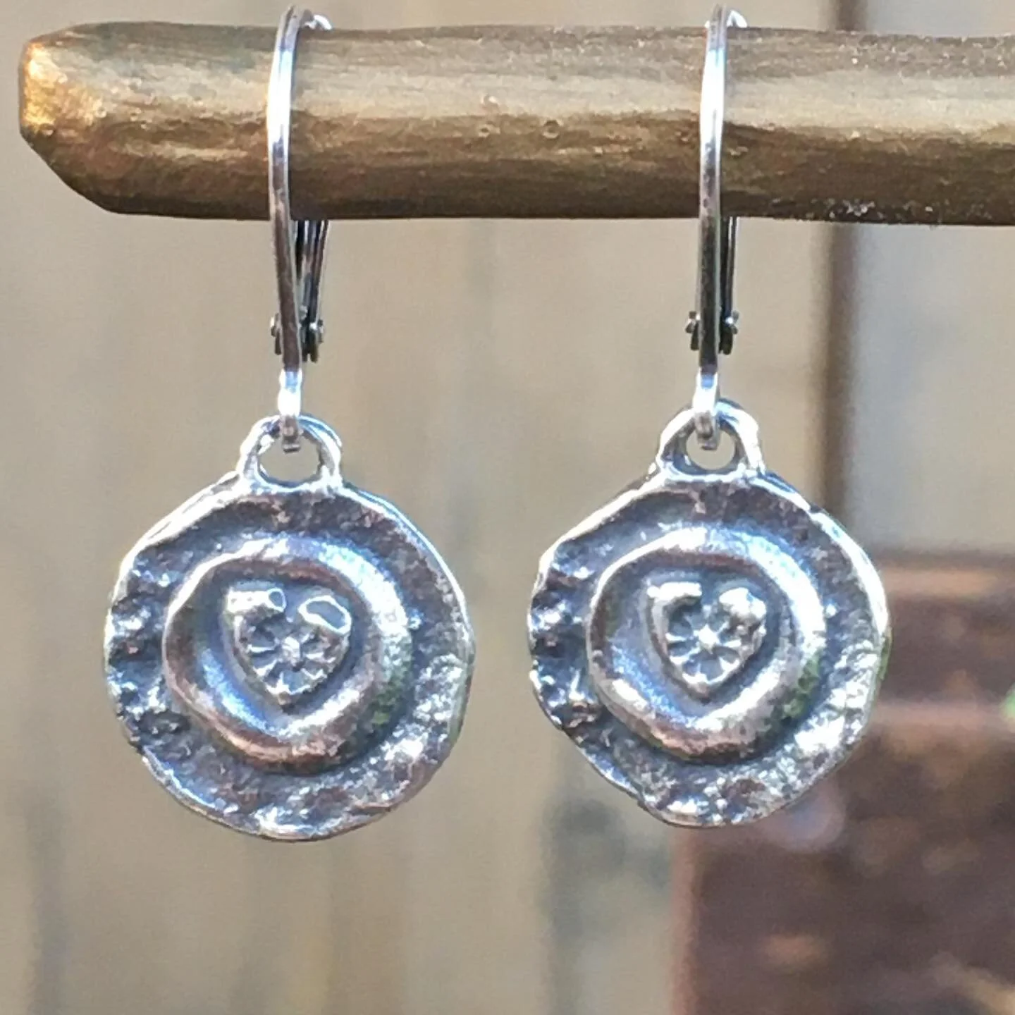 Spring cracked open and then came summer! 🌈🪴🦆 #silverflowers #coinearrings @urbinadesigns