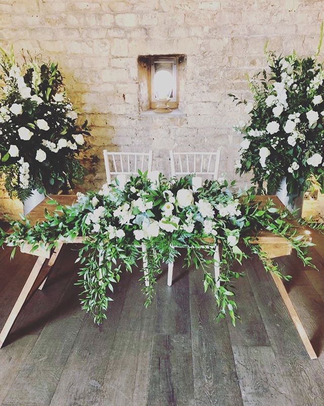 Such a beautiful setting at @lapstonebarn for the new Mr &amp; Mrs Hutchison @staceymerry @dazhutch 🌿🌿🌿 Many Congratulations from us all! #vynestringquartet #lapstonebarn #lapstonebarnwedding #cotswoldwedding