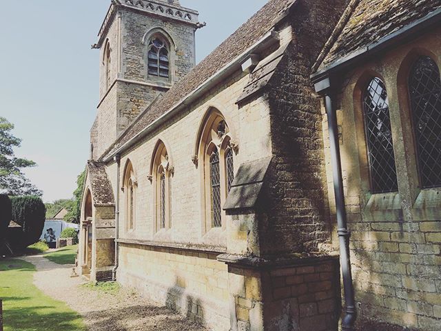An absolute scorcher of a day back in July at St Mary&rsquo;s in Lower Slaughter followed by a reception at our favourite @hyde_house 😍 Here&rsquo;s a picture of the picture perfect church in the most beautiful village you can ever imagine... 😍🌿👌