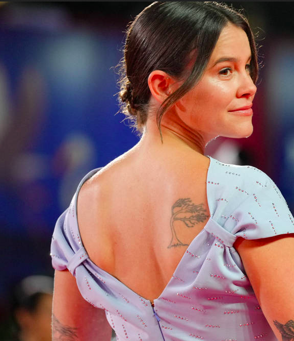 Sosie Bacon VFF back.png