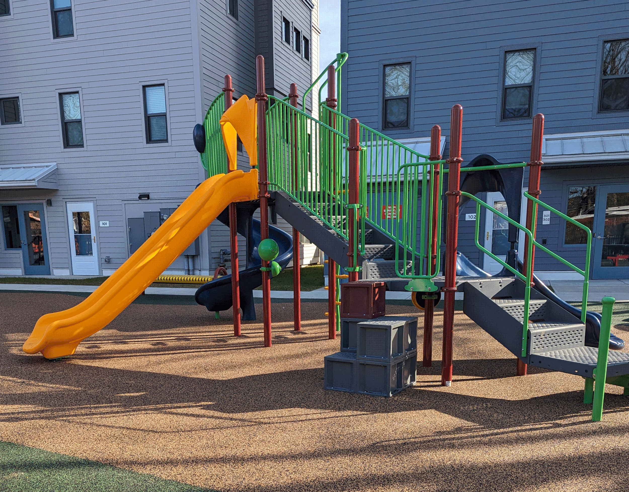 COTE VILLAGE PLAY YARD