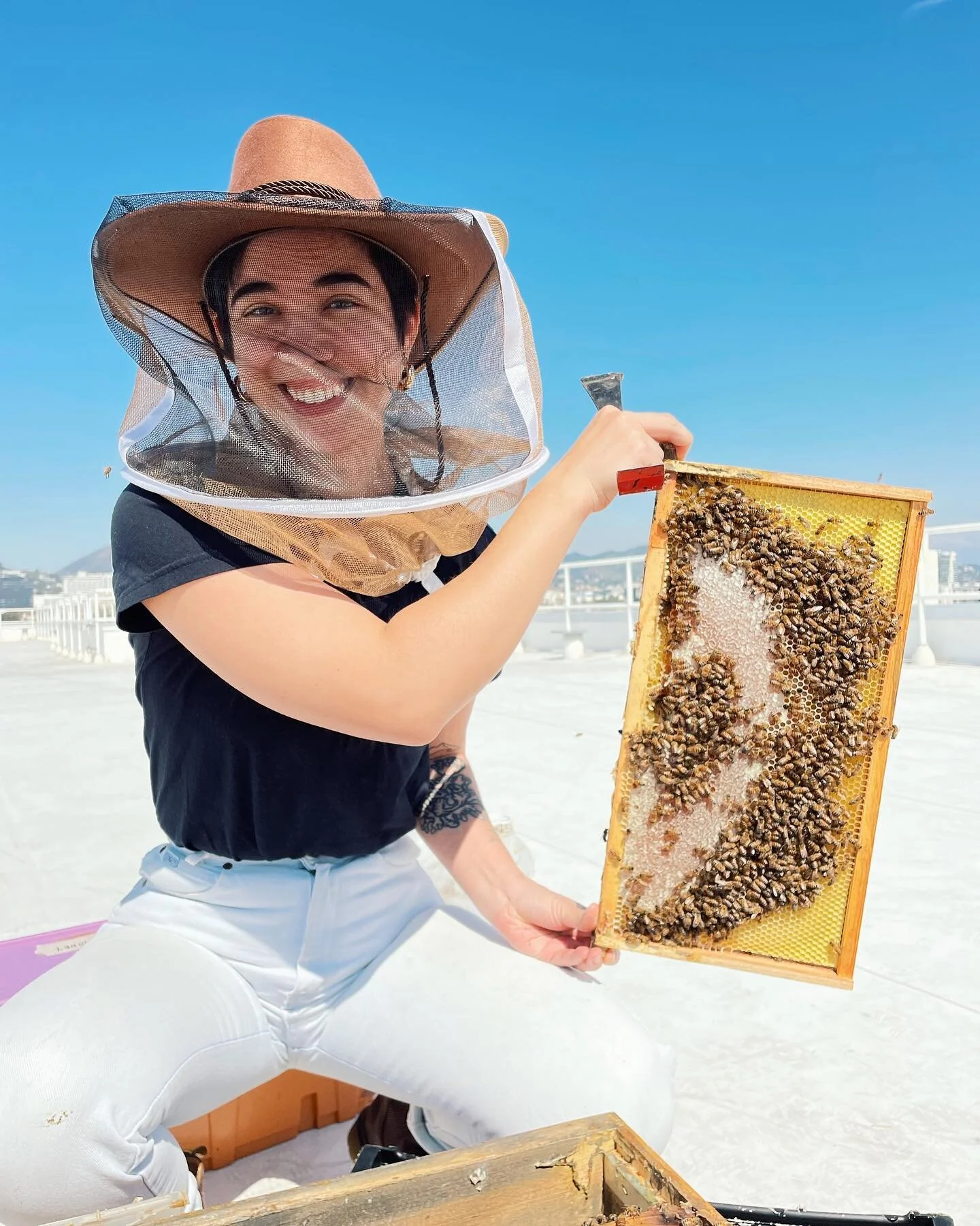 life update: I&rsquo;m an urban beekeeper 🐝

you&rsquo;re never too old to pursue new careers + chase new dreams. that&rsquo;s what life&rsquo;s about, baby!

with that said, I&rsquo;m still shooting on the side 📸 so don&rsquo;t be a stranger 😉