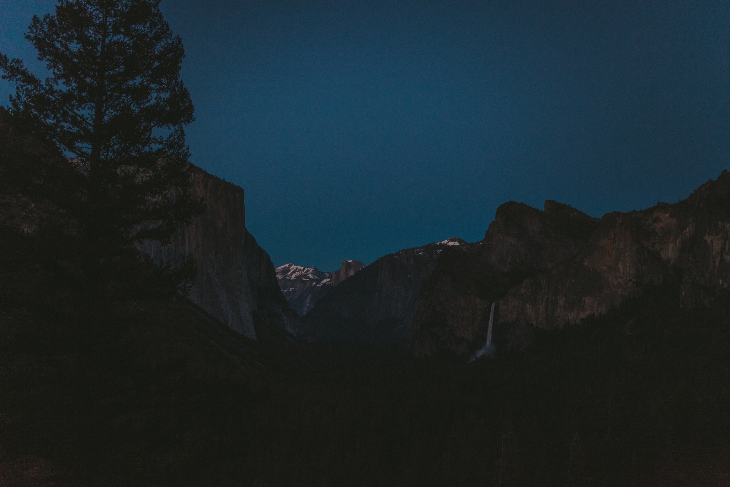 Tunnel View Yosemite as Night Falls