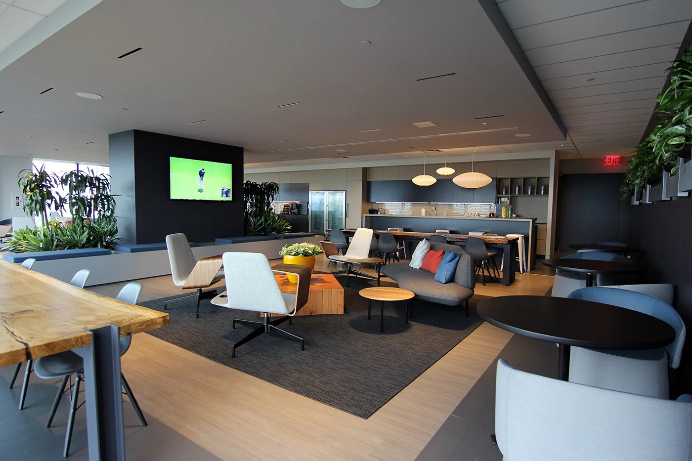 Floor 34 - Bistro (10) - Web.jpg