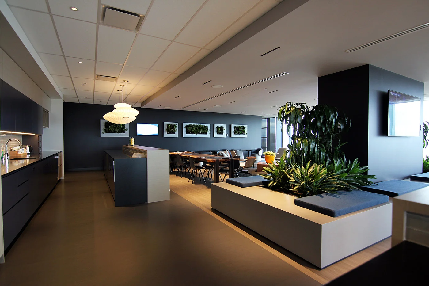 Floor 34 - Bistro (14) - Web.jpg