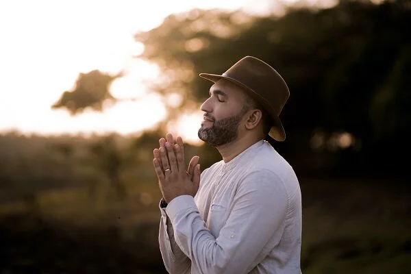 junior-reis-laRIC-OLf88-unsplash (1) man praying.jpg