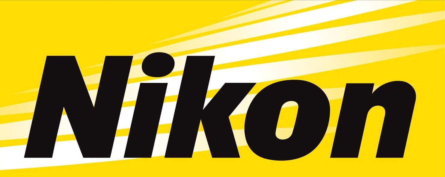Nikon-jaune.jpg