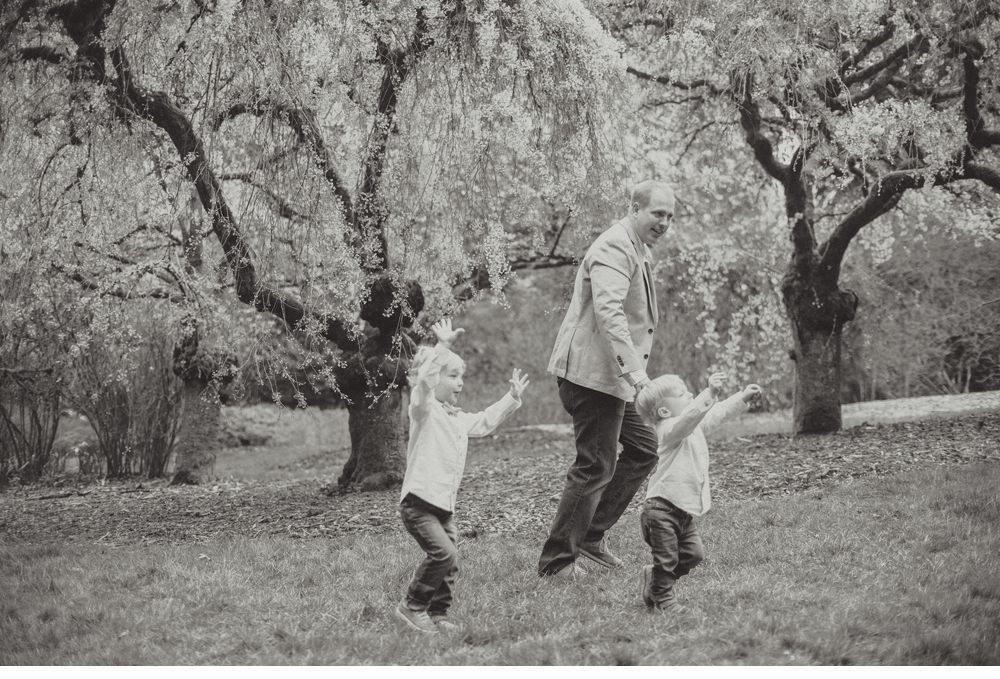 spring_Family_Lifestyle_Portrait_Session_Seattle_Arboretum_cherry_blossoms 13.jpg