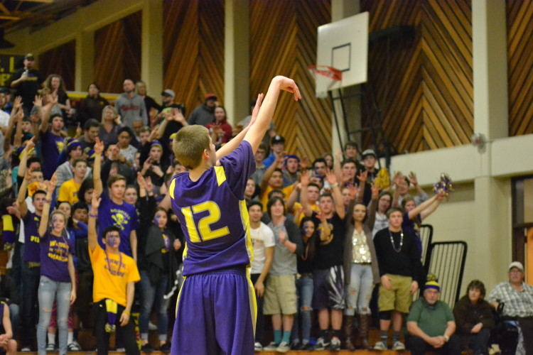 Kody Dean shoots free throws after North Bend technical.