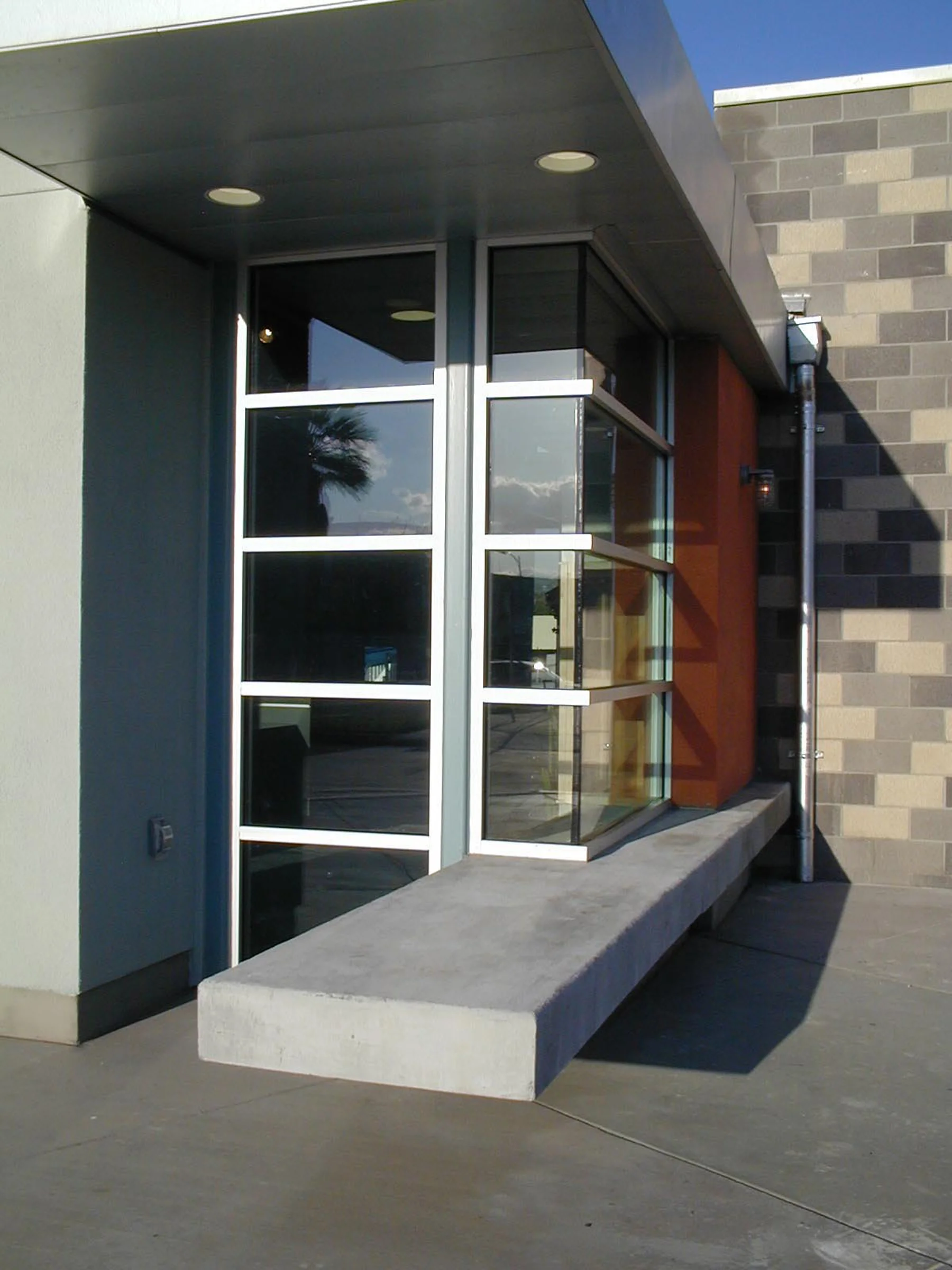 Swim Center_Corner Glass.jpg