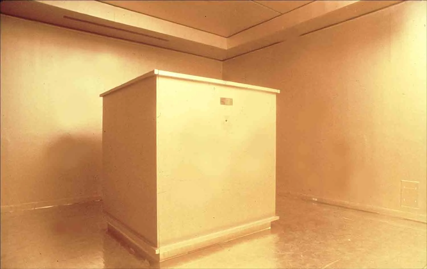 Rolando-Peña_02_Collective_Mene-Devotional-Object_1982.jpg
