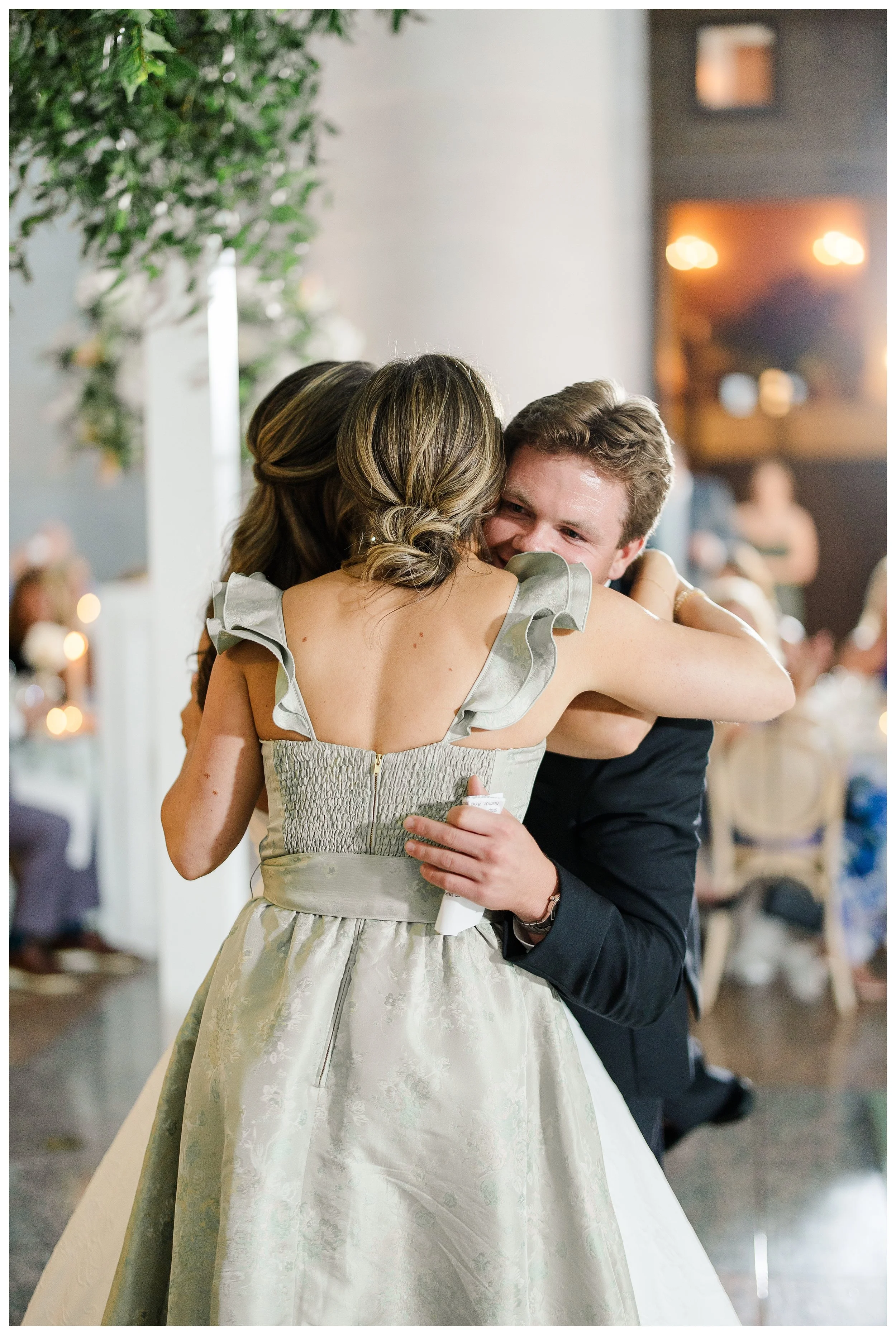 starling studio june Ohio Statehouse wedding_0074.jpg