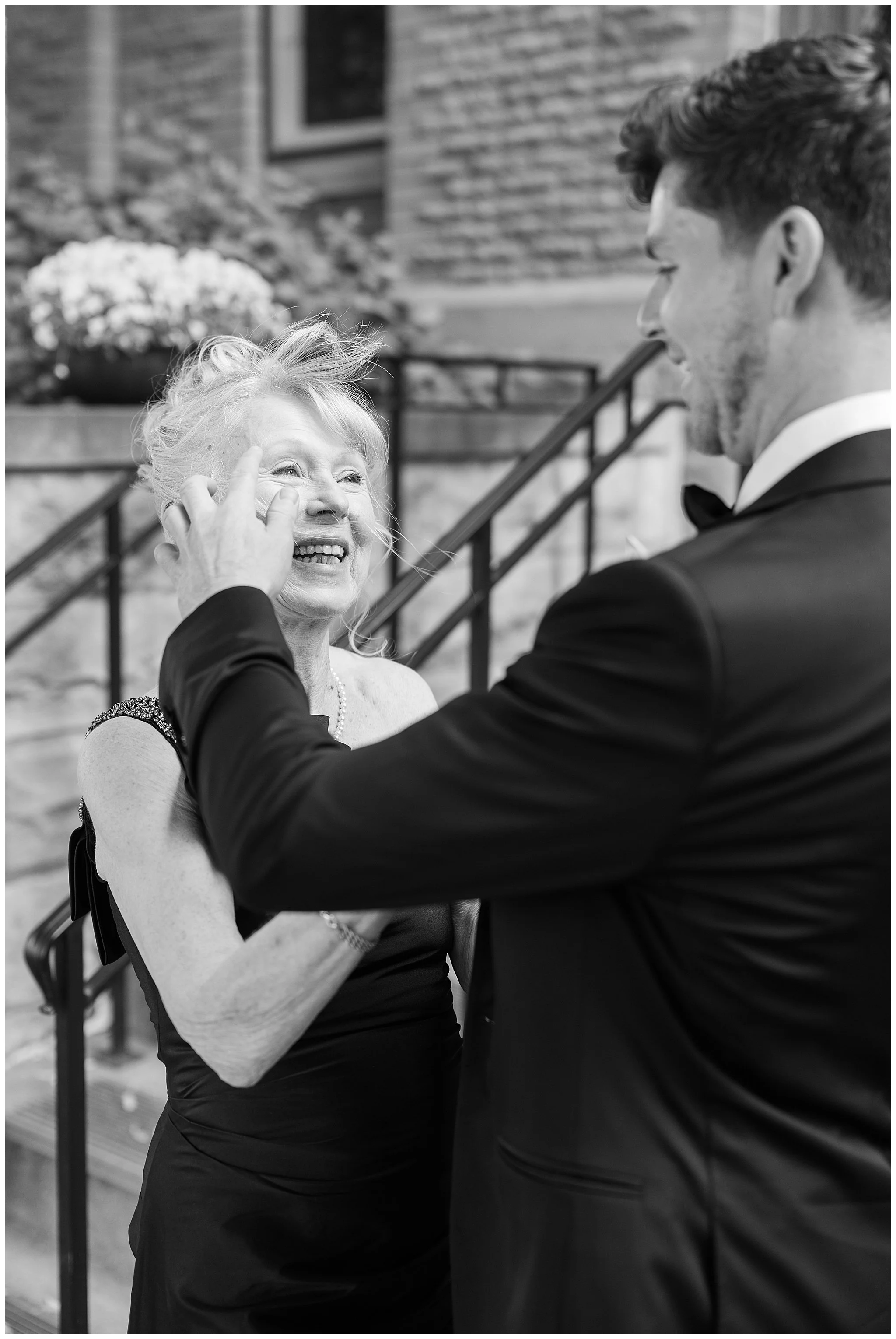 groomandmotherfirstlook_0197.jpg