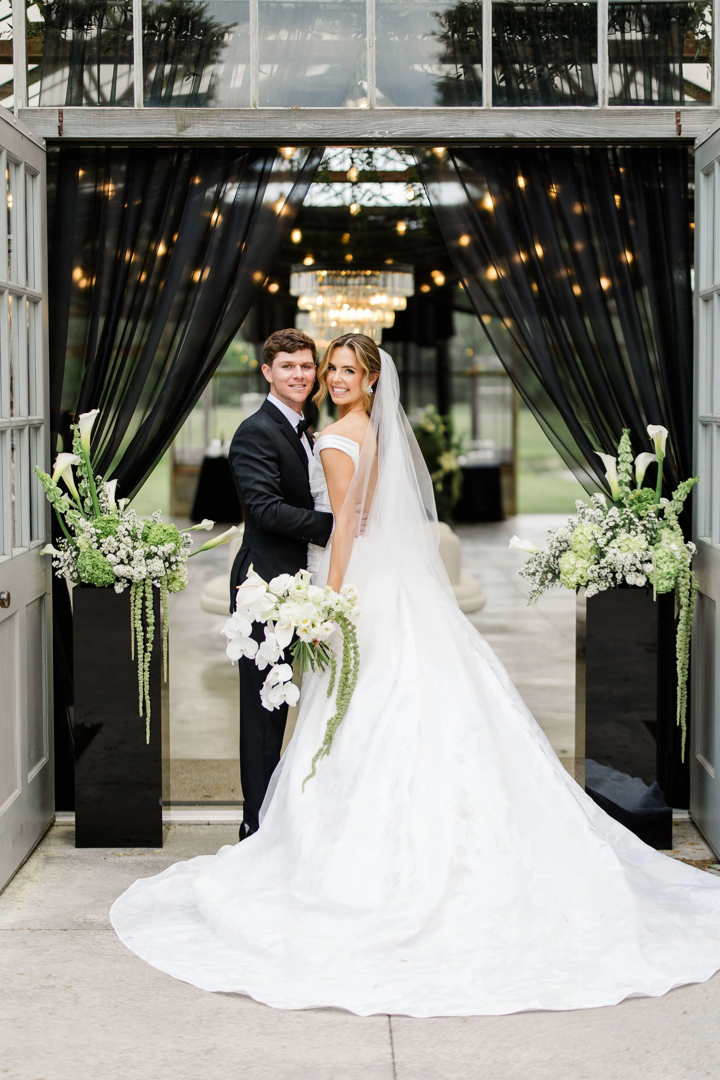 Megan &amp; Tyler’s Jorgensen Farms Oak Grove Wedding | New Albany, Ohio | Love, Dancing, &amp; a Sweet Surprise