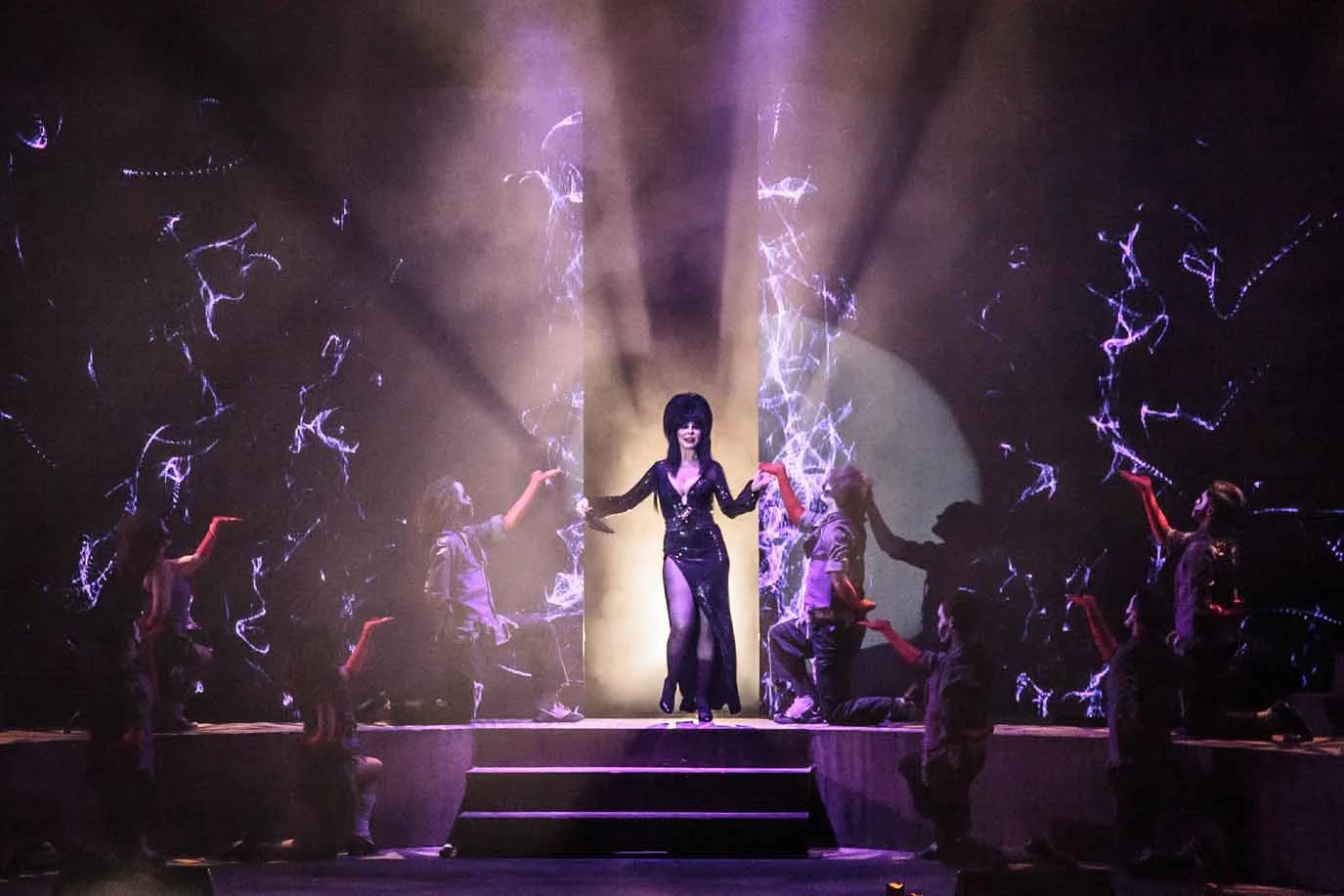 Elvira_Seance12.jpg