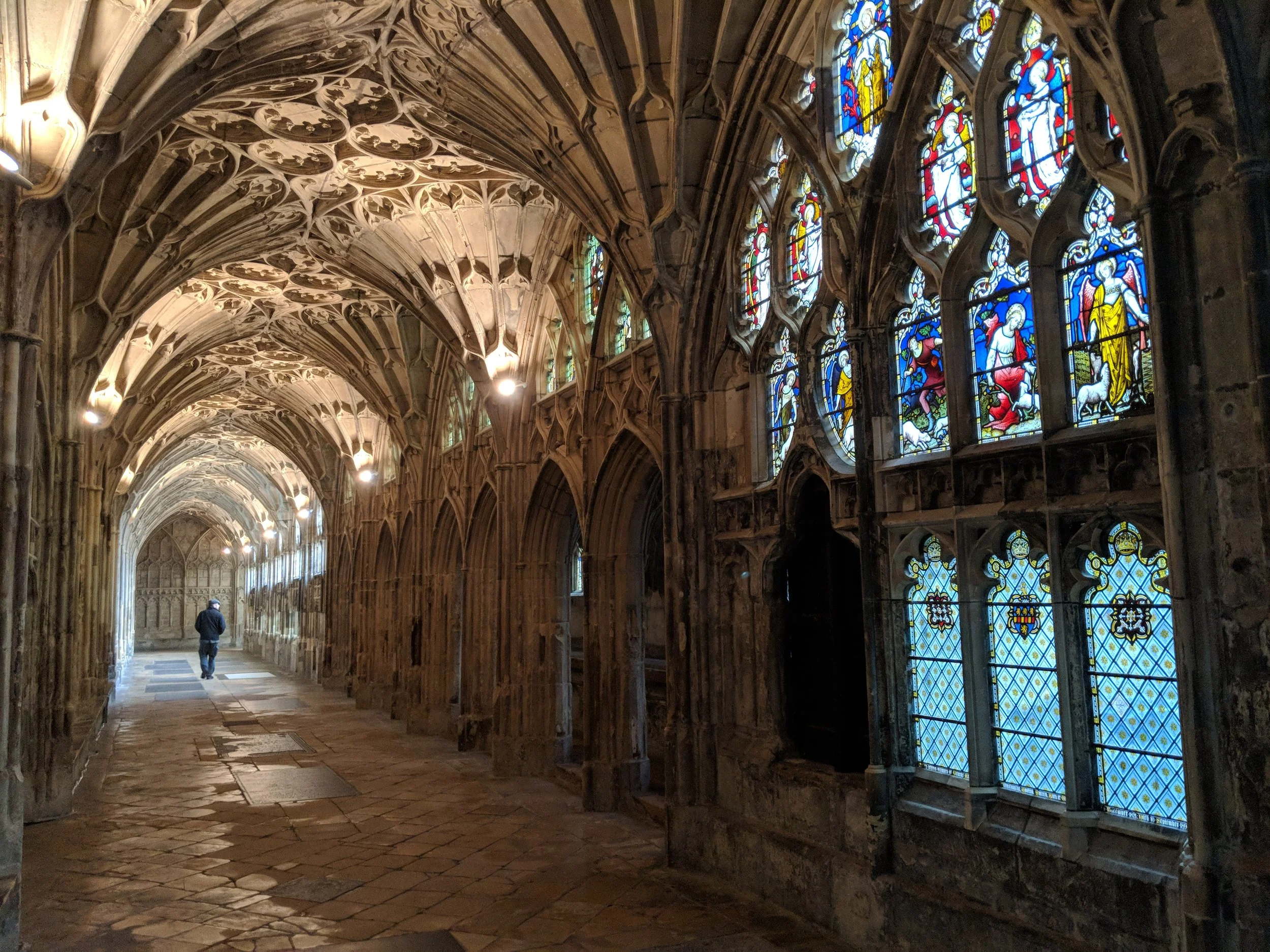 Seven days, 28 Ghosts, Seven “Haunted” Hotels in the Cotswolds 