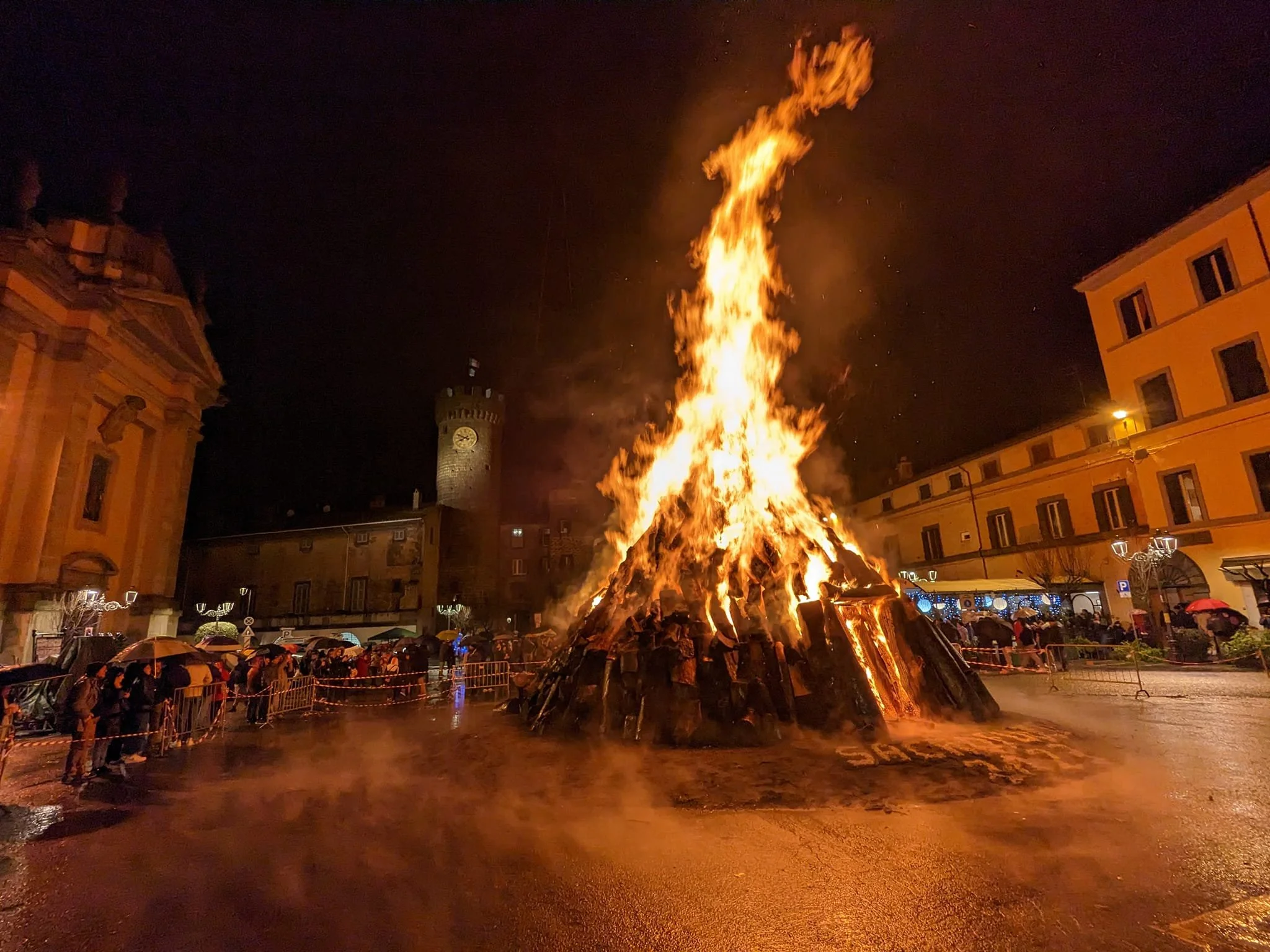 Bonfire in Bagnaia for Sant Antonio Abate