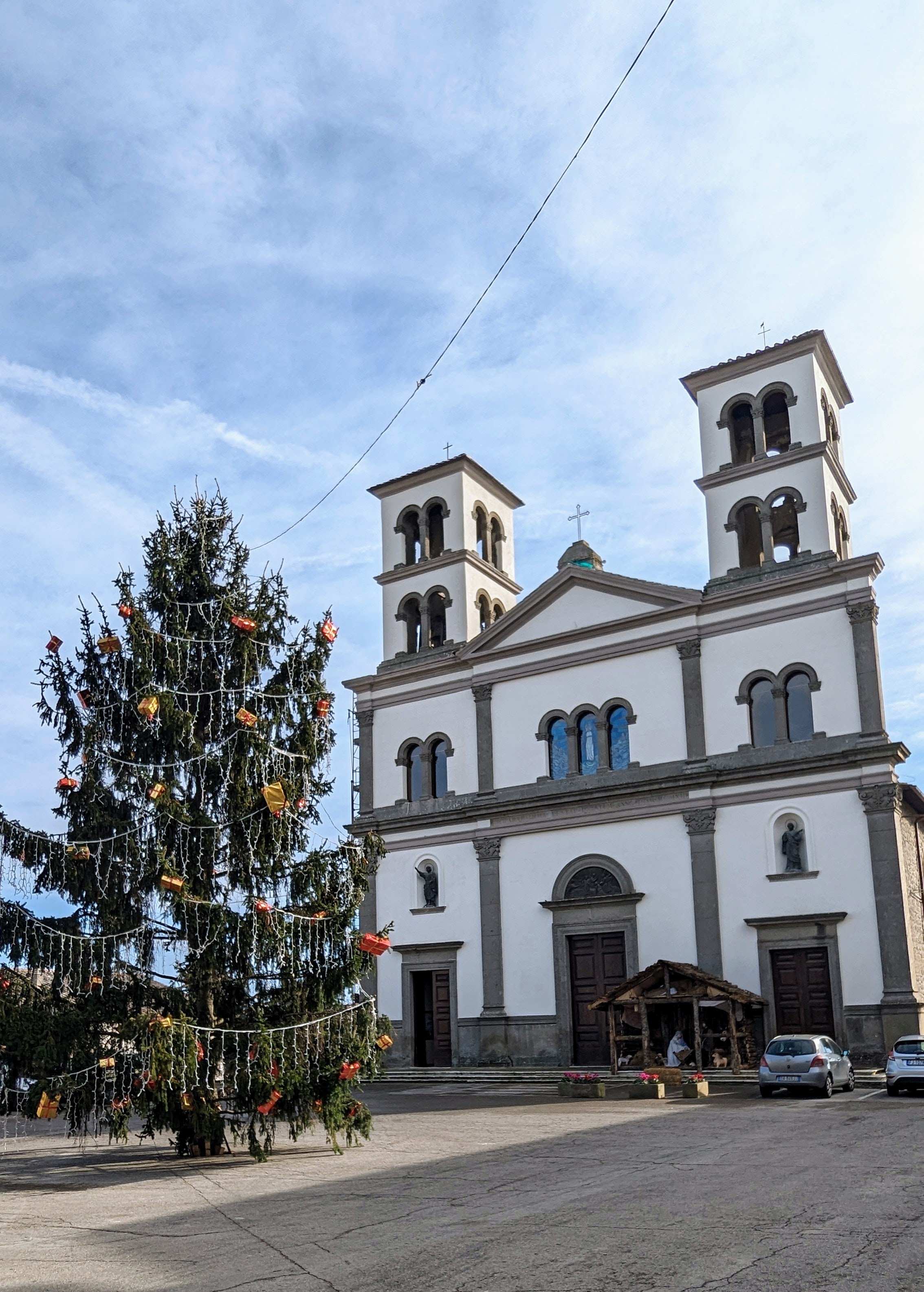 Little Roads Europe Christmas tree Bassano in Teverina.jpg
