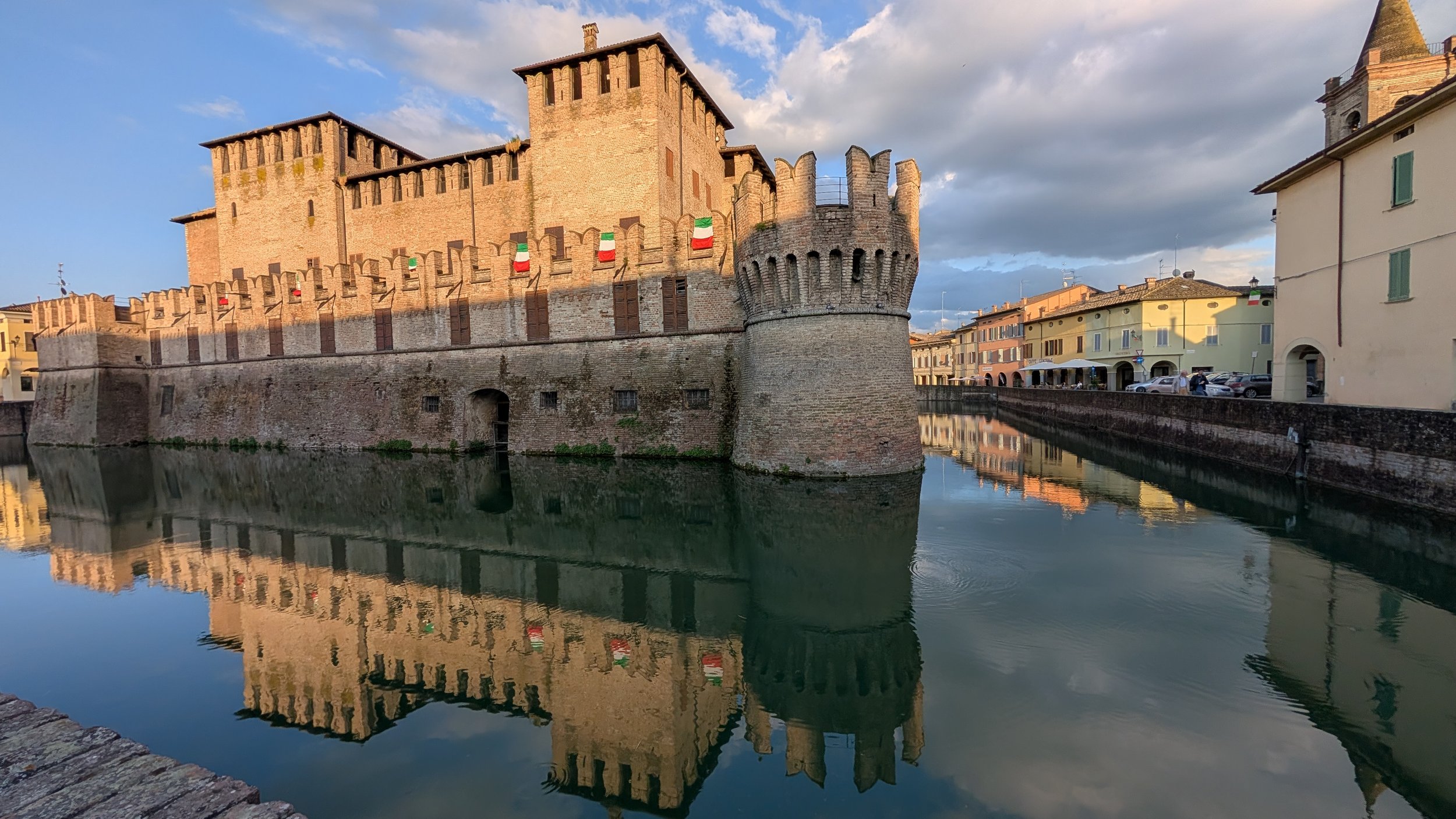 Little Roads Europe Italy lakes views 8.jpg