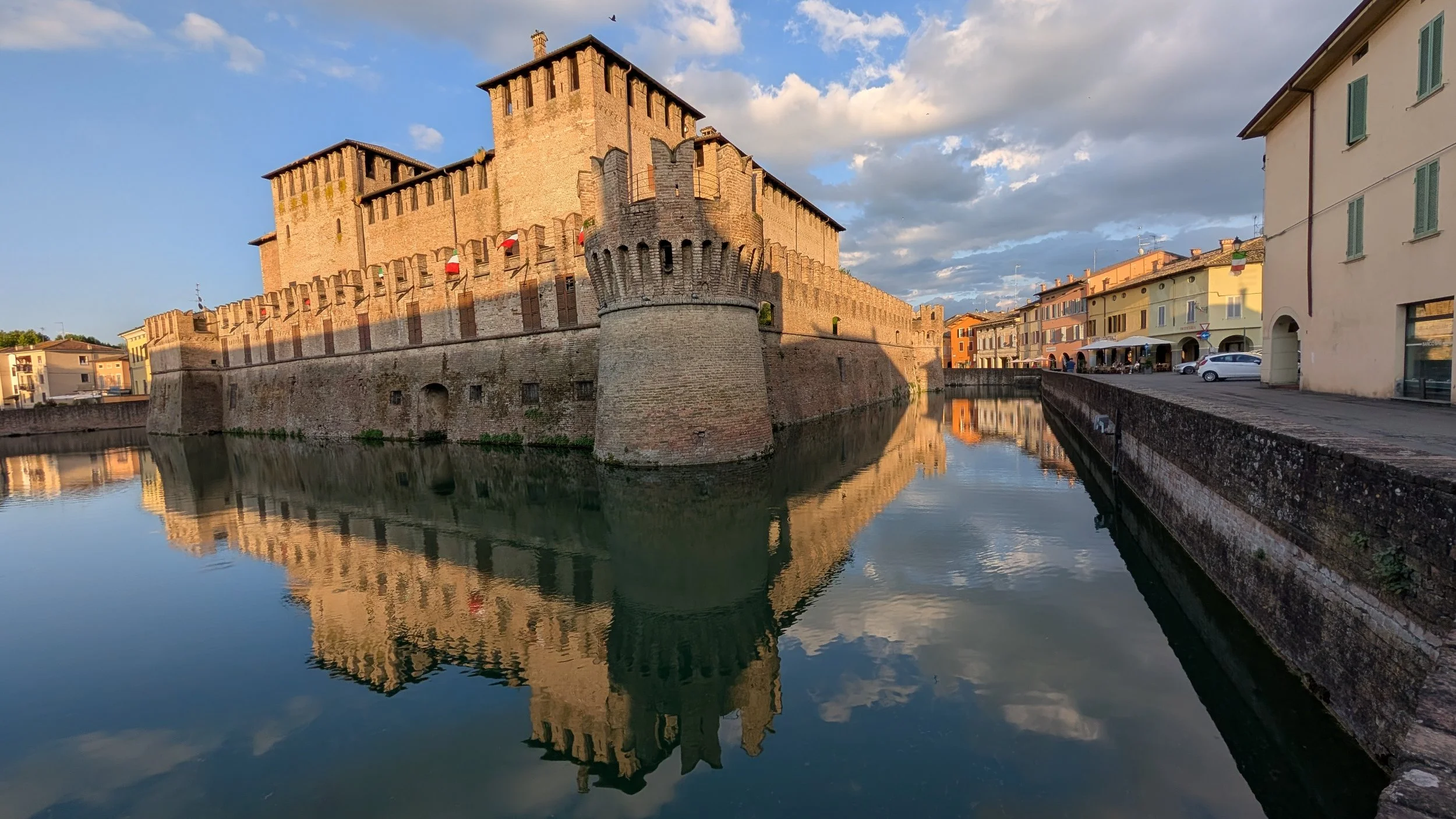 fontanellato castle moat.jpg