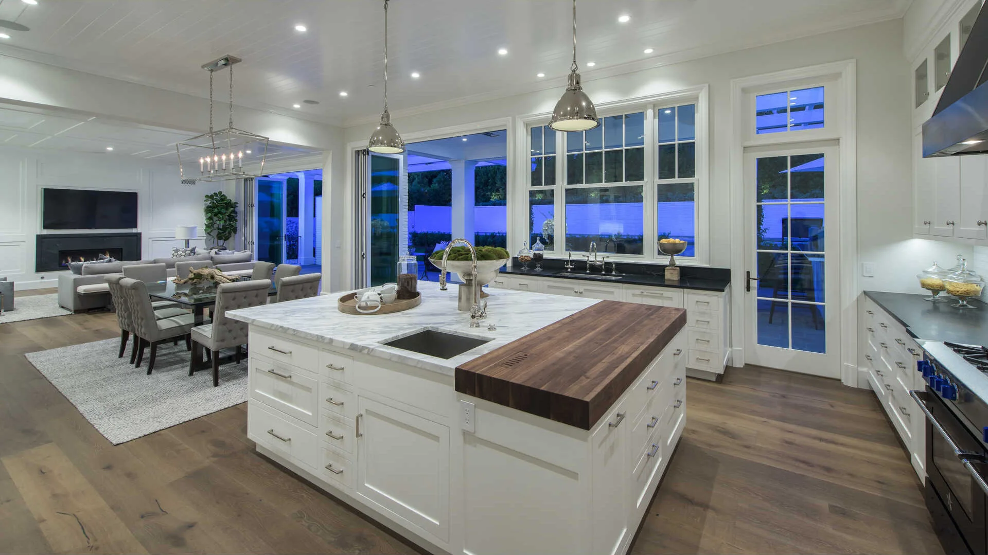 841 Toulon_Kitchen2.jpg