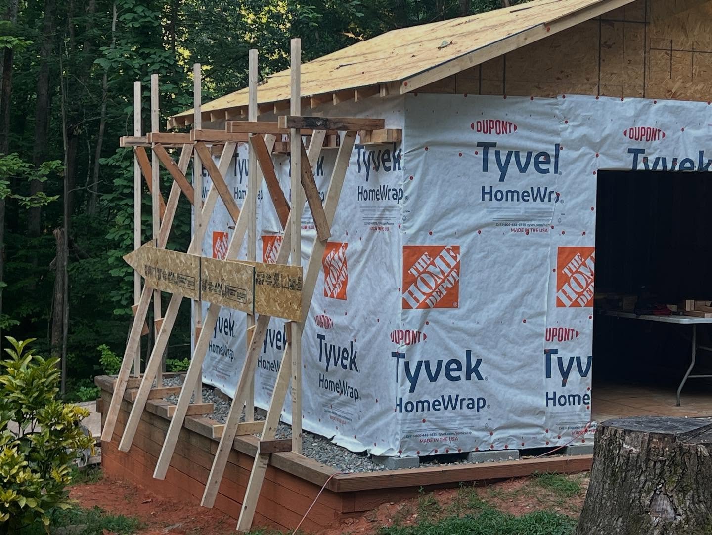 Decided to build scaffolding so i can work on the roof in relative safety and with efficiency.