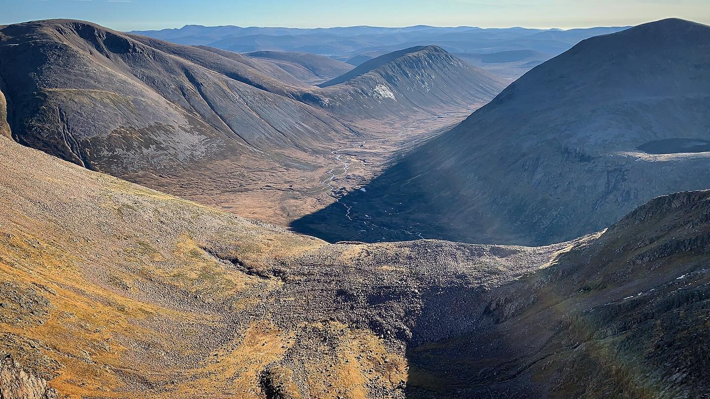 To all our hiking campers 🏕👣 just a short drive from @speysidegardens followed by a &lsquo;gentle&rsquo; stroll 😜😜 ticks off the 3rd highest point in the UK... ❤️ camp - stroll - braai - dram - sleep - repeat ❤️#speysidegardenscaravanpark #visits