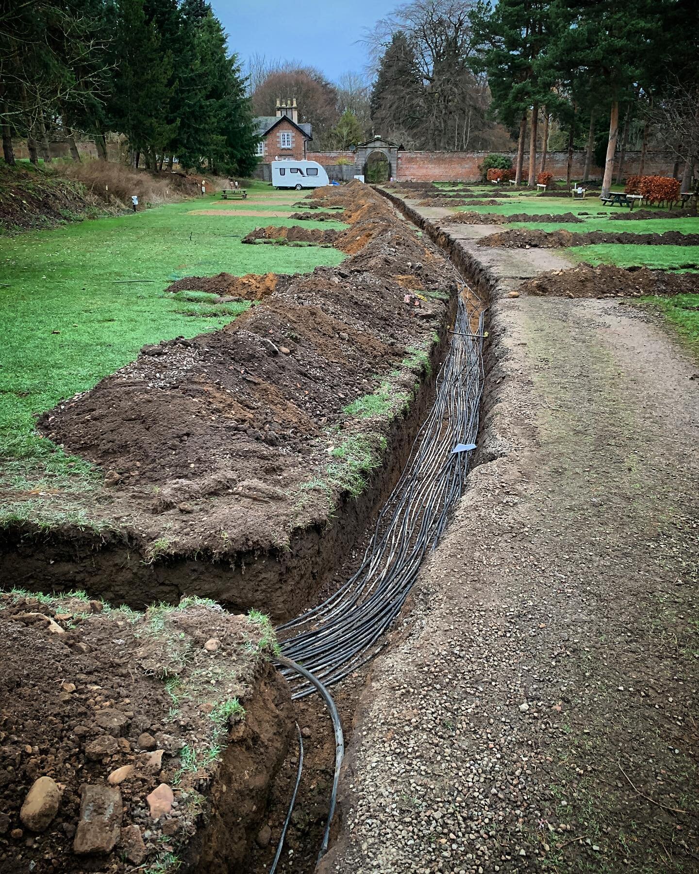 Ever wondered what running 4km of armoured cable feels like ... ask MGA Electrical, @africanlyon &amp; Jake the racing snake! 🐗🐗🐗 #soremuscles