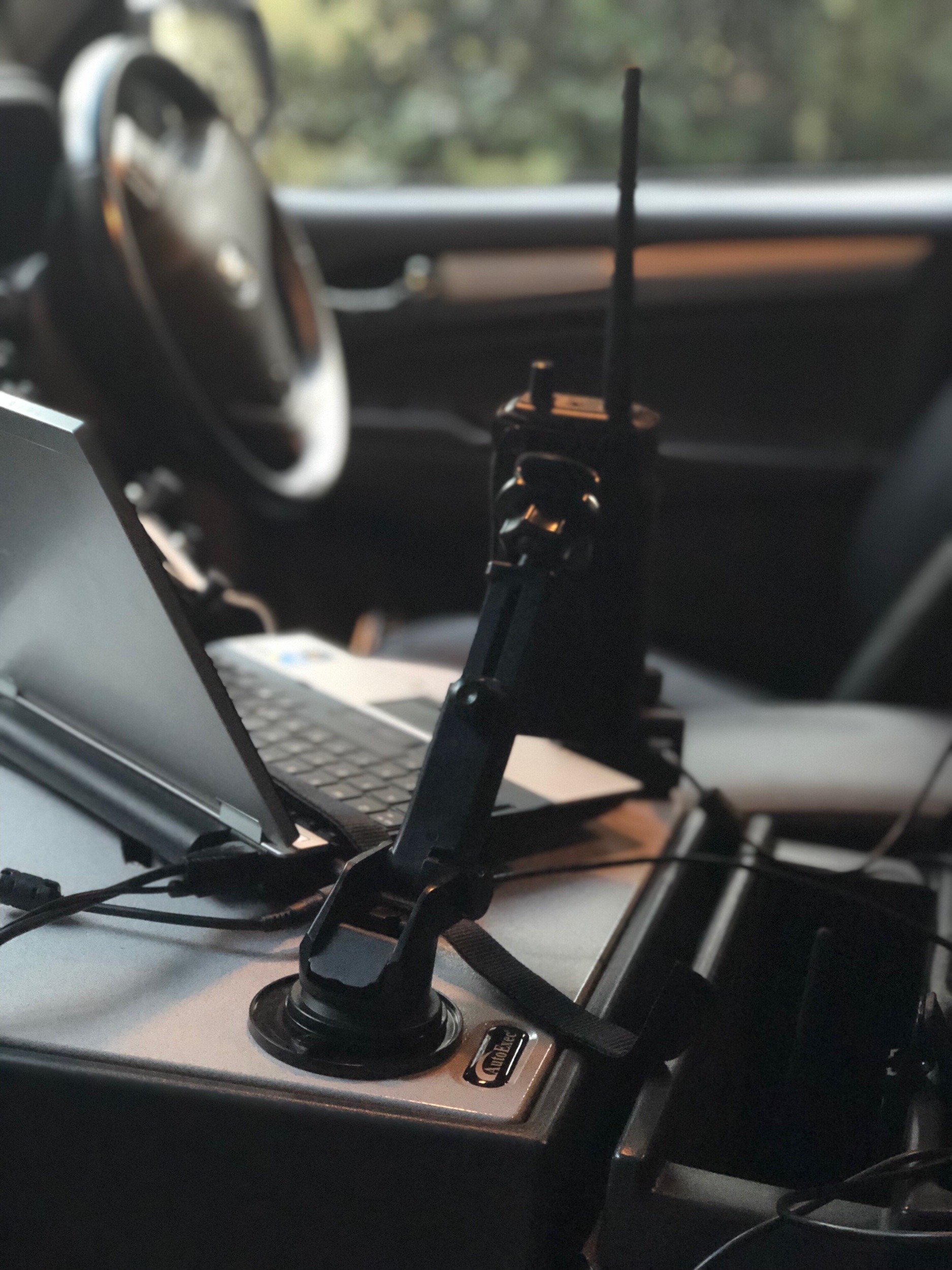 Using a suction mount to hold a scanner or hand held radio