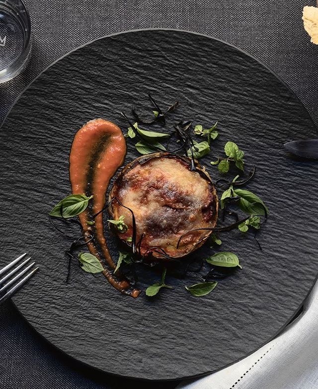🇮🇹 La nostra Parmigiana di melanzane viola: un classico intramontabile della cucina italiana, fatto rigorosamente in casa usando solo verdure fresche ed in stagione. Buona come quella della nonna!⠀
🇬🇧 Our Purple eggplant Parmigiana: a timeless classic of Italian cuisine, strictly prepared in house using only fresh vegetables in their right season. As good as your grandma's is!⠀
.⠀
.⠀
.⠀
#reteodorico #castelsanpietro #verona #veronacity #castelsanpietroverona #verona🇮🇹 #restaurant #restaurants #ristorante #ristoranti #parmigiana #veronafood #italianfood #italiancuisine #cucinaitaliana #sapori #saporiitaliani #homemade #eggplant #parmigianadimelanzane #foodphotooftheday #foodpics