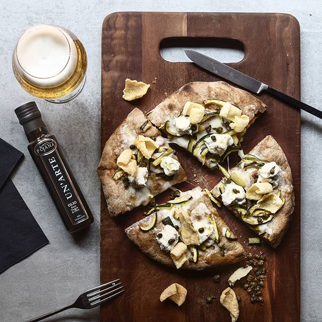 🇮🇹 Pizza alla pala: la specialità dei nostri pizzaioli, disponibile sia al bar durante tutto il giorno, sia al ristorante in versione gourmet. Una delizia che siamo orgogliosi di proporre!
🇬🇧 Pizza on the woodboard: it's our pizza chefs specialty, available both at the bar all day, and at the restaurant in "gourmet edition". It's a delicacy we're proud to offer for you!
.
.
.
#reteodorico #castelsanpietro #verona #veronacity #pizza #restaurant #pizzachef #pizzagourmet # veronafood #pizzaparty #pizzeria #italianpizza #pizzaitaliana #ilovepizza #ilovepizza🍕 #woodboard #naturalingredients #pizzalove #pizzalover #pizzalovers #pizzalovers🍕 #pizzalover🍕 #pizzagram #pizzaporn #pizzaoftheday