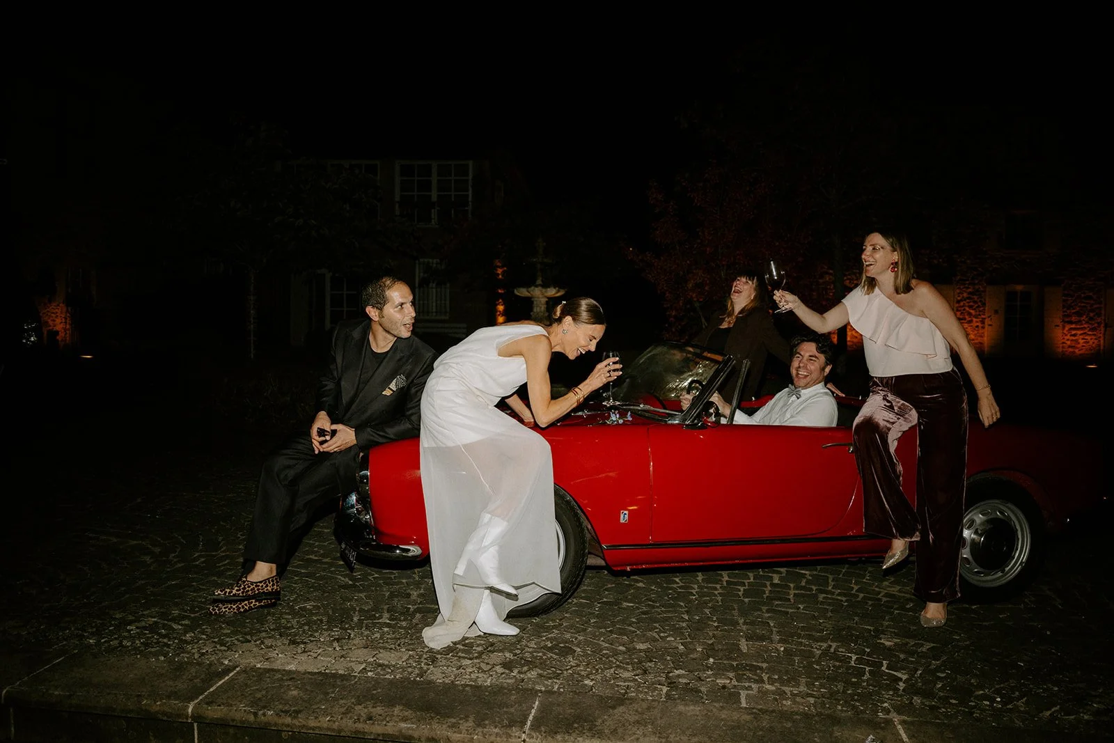 2025-10-11_emilie_fabien_6_party_time_0565_print_previews.jpg