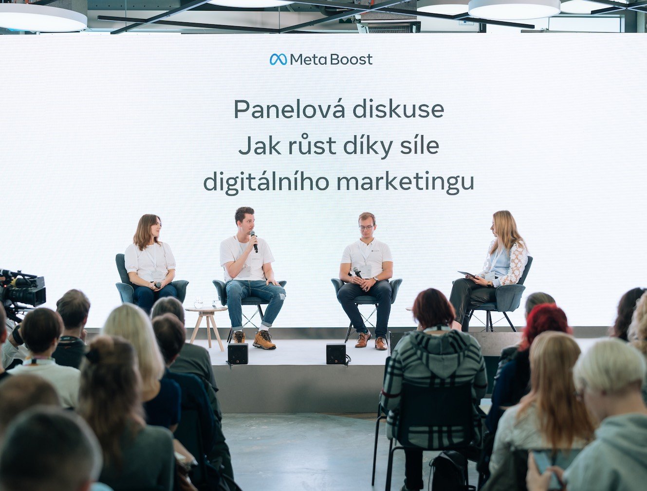 SPRÁVA SOCIÁLNÍCH SÍTÍ 📱 kompletní správa Instagramu (a Facebooku) 📈 vytváření strategií pro sociální sítě 🎆 tvorba Instagram post plánů a jejich sdílení 💬 copy, hashtagy, ideální timing a další 📊 reporting TVORBA KVALITNÍHO OBSAHU – tvo