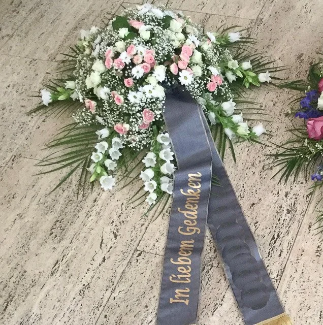 Bukett (gemischte Blumen) — flores mundo · opocensky floristik