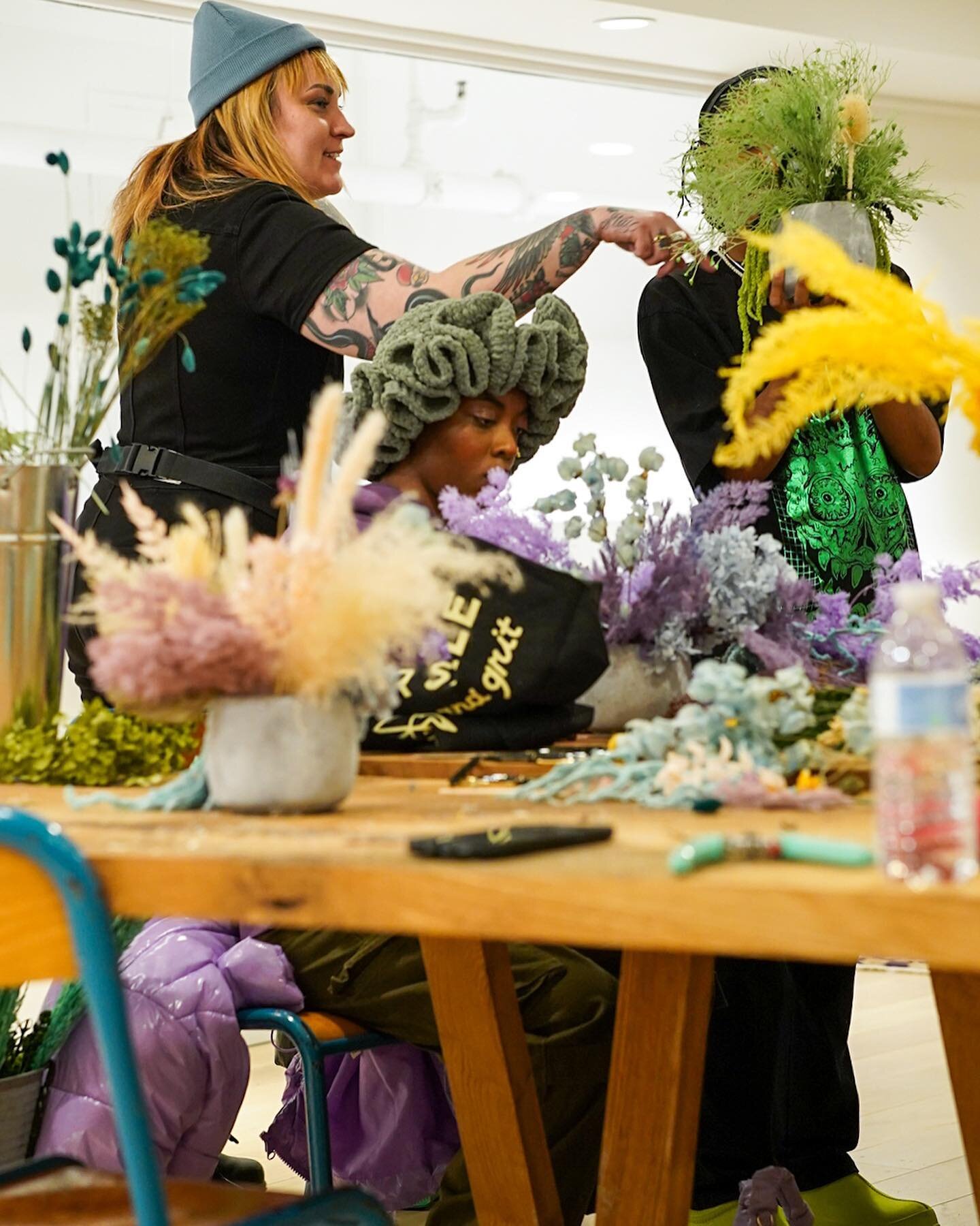 Last month I had the honor of teaching a dried floral class for International Women&rsquo;s Day @herschelnewyork This was so fun with such a great group! And I&rsquo;m happy to say I was able to donate a portion of my fee to @blackfloristfund !!! Tha