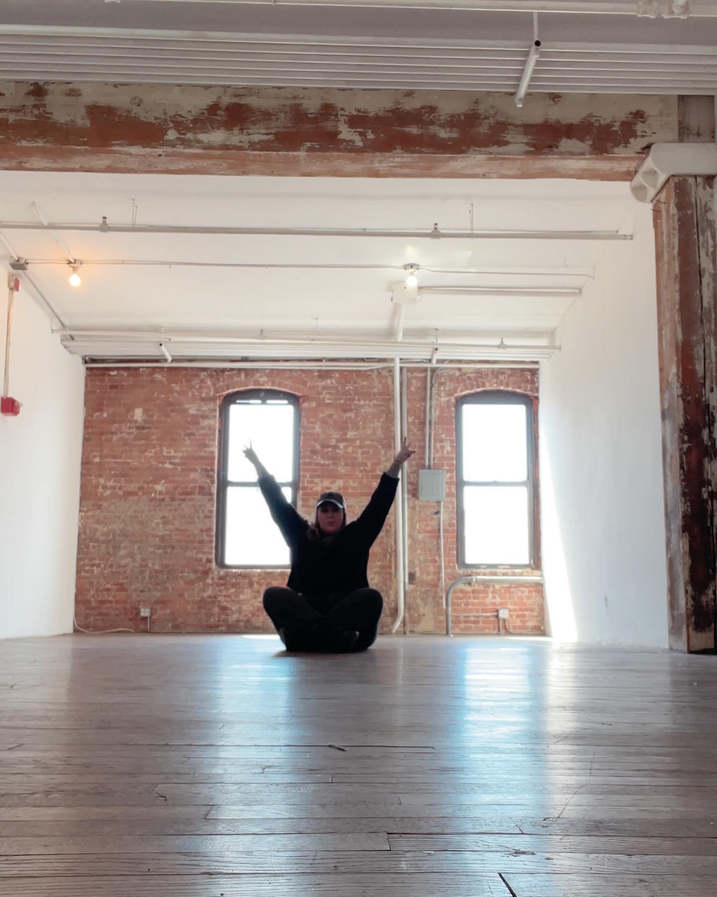 BREAKING NEWS! I&rsquo;m so excited to announce the Grace and Grit studio will be moving to 37 Greenpoint Ave this summer! 

Being more accessible to our loyal customers and clients we&rsquo;ll have workshops, deliveries, shipping of our dried floral