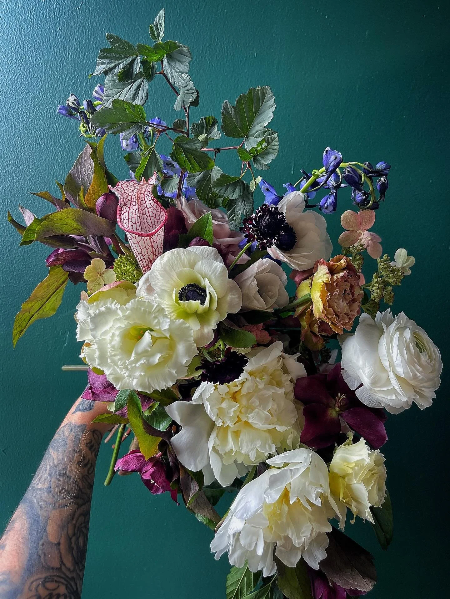 A very on brand bridal bouquet from our a la carte menu headed to @theradiostarnyc