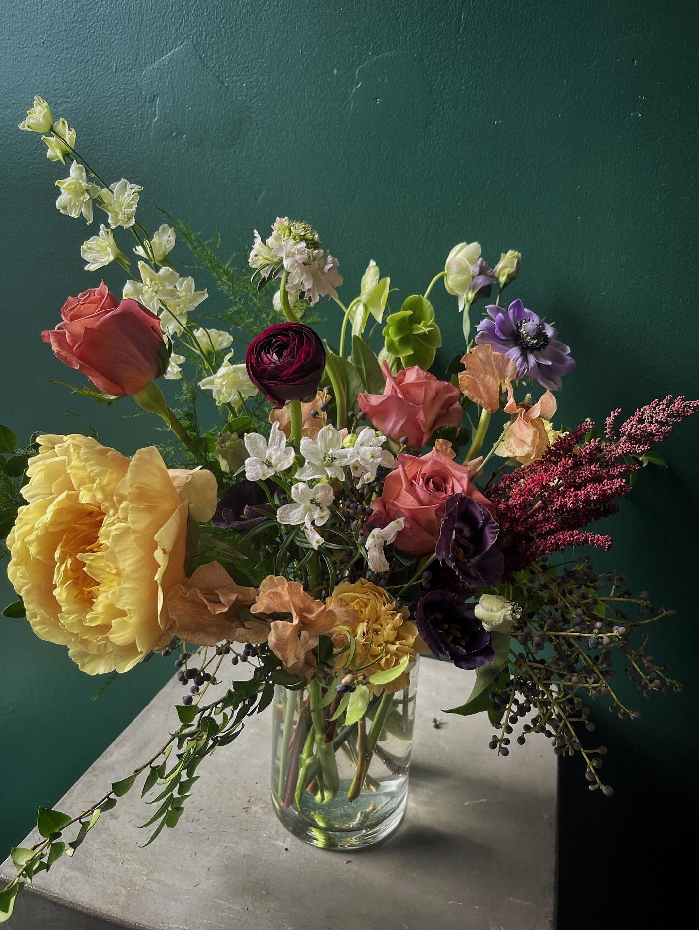 It&rsquo;s gloomy and cold - send flowers! Delivery throughout NYC every Wednesday to Friday! Link in bio to order.