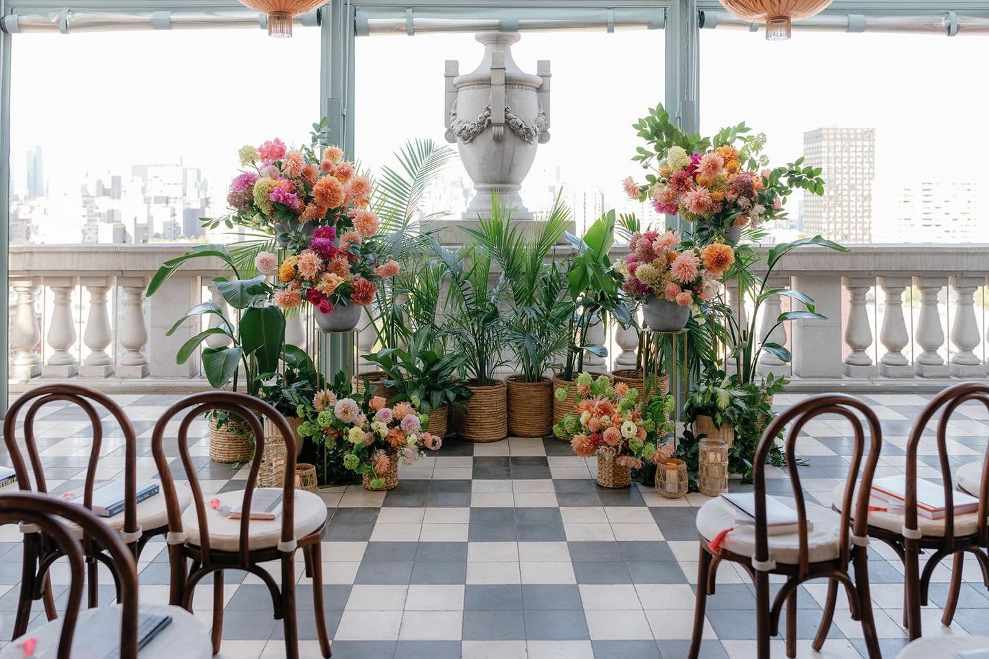 Still thinking about this cozy love party. And warmer days! 
Planner @gvwevents 
Photographer @katethompsonweddings