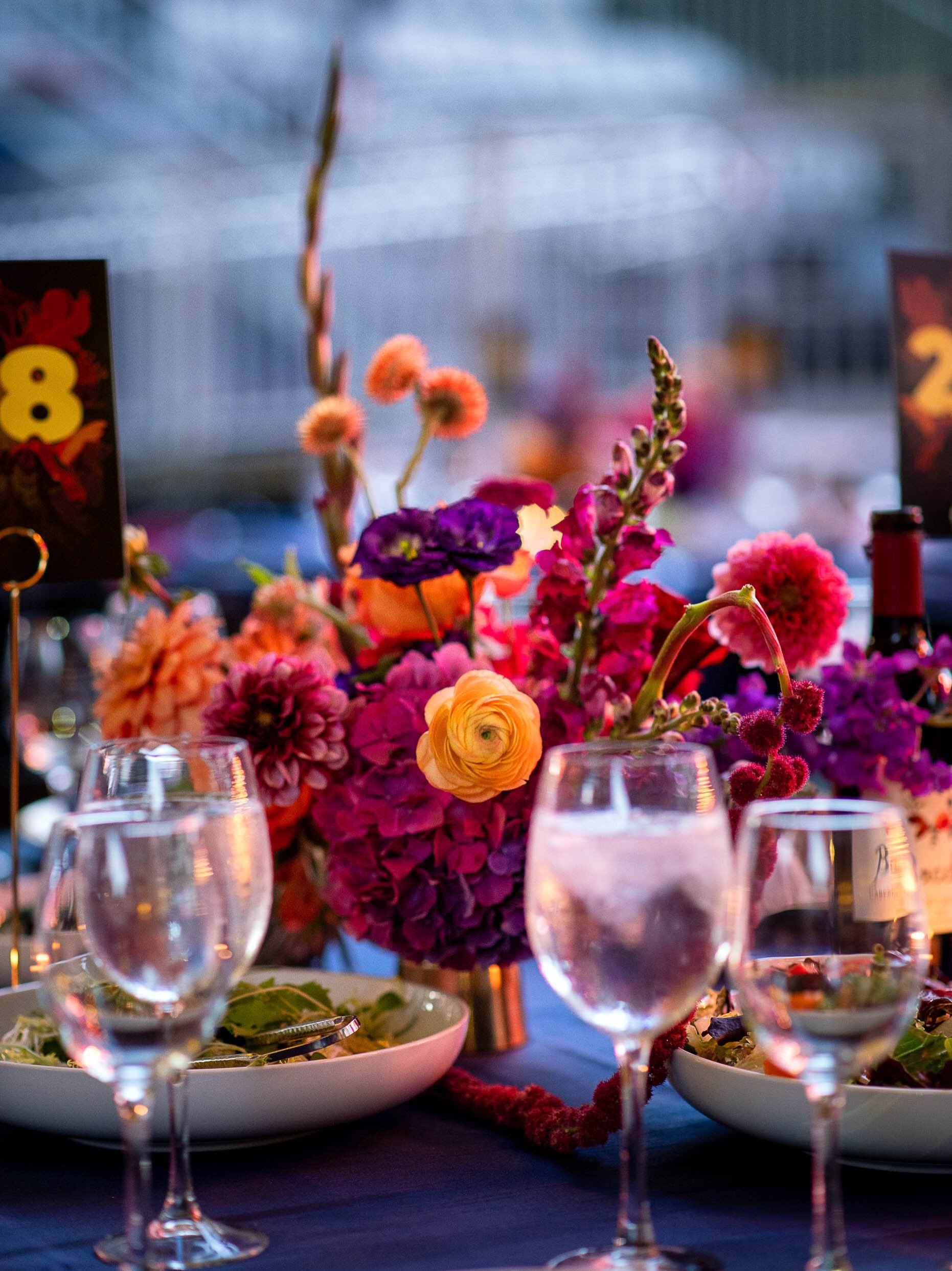 Pump up the volume for the @summerstage Gala to celebrate 40 years! 

We turned it up to 11 in rich jewel tones that popped on midnight blue linens with soft candlelight to illuminate the brass vessels for a cozy night in Central Park!

Photos by @ma