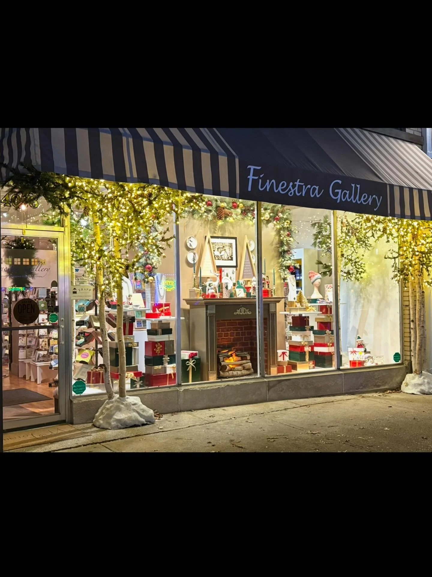 Happy Holidays from Finestra Gallery!🎅🏻🎄🤶
#founditatfinestra #shoplocal #shopsmall